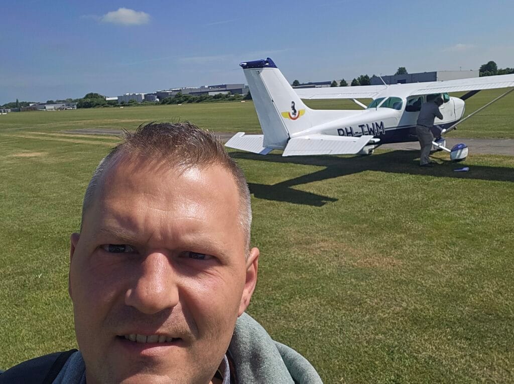 Rogier de Wolff beside Cessna PH-TWM at the airfield